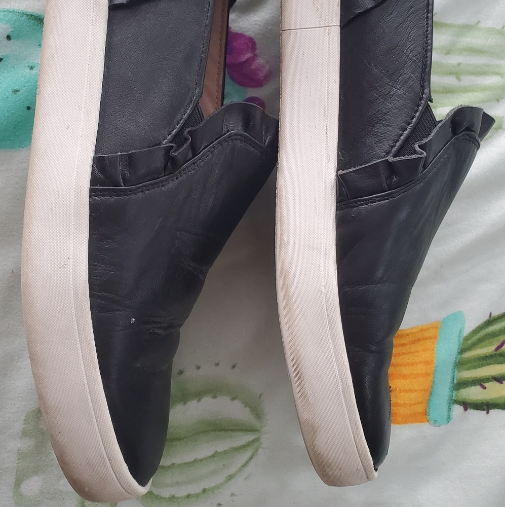 Kate Spade Ruffle Slip Ons Size 8 - Picture 4 of 6